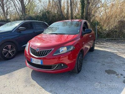 Usata Lancia Ypsilon Gold 69 CV (50 kW) 2023 Rosso Utilitaria