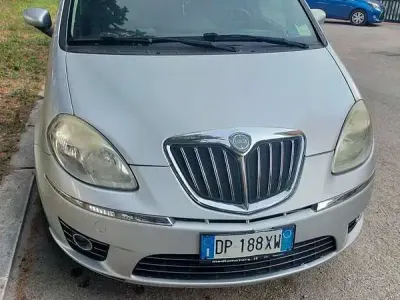 Usata Lancia Musa 90 CV (66 kW) 2008 Argento Monovolume