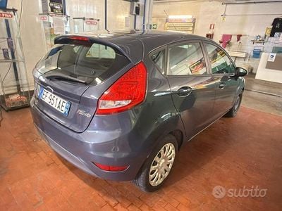 Begagnad Ford Fiesta 70 HK (51 kW) 2011 Grå Halvkombi