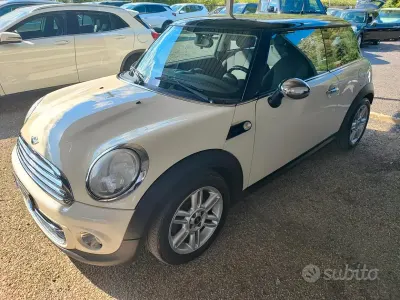Usata Mini Cooper D 112 CV (82 kW) 2010 Beige Utilitaria
