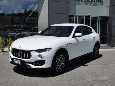 Usata Maserati Levante GranLusso 250 CV (183 kW) 2018 Bianco SUV
