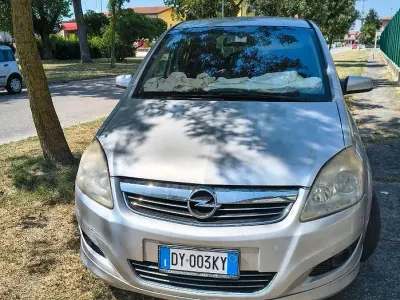 Usata Opel Zafira 150 CV (110 kW) 2009 Monovolume