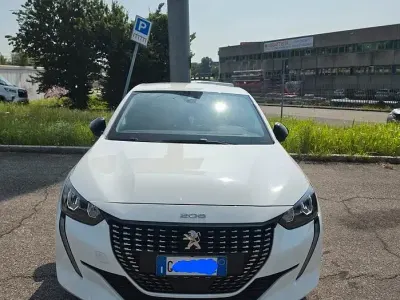 Usata Peugeot 208 Allure 75 CV (55 kW) 2022 Bianco Utilitaria
