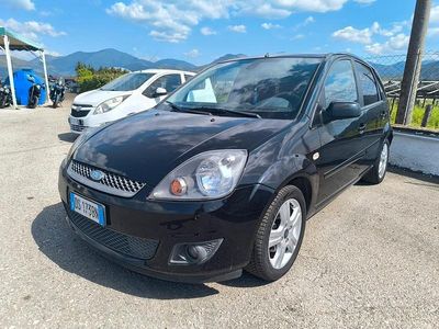 Usata Ford Fiesta Ghia 74 CV (54 kW) 2008 Nero Utilitaria