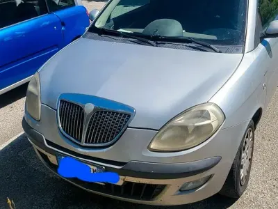Usado Lancia Ypsilon 69 HP (50 kW) 2006 Cinzento Citadino