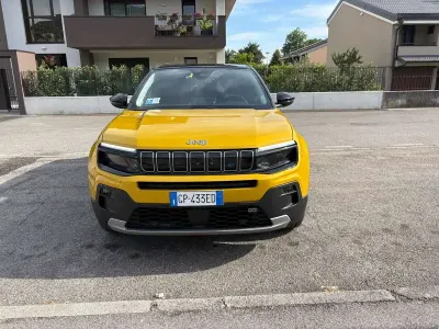 Usata Jeep Avenger EV 61 kW (84 CV) 2023 Oro SUV