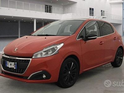 Usata Peugeot 208 Allure 82 CV (60 kW) 2016 Arancione Utilitaria