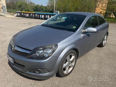 Occasion Opel Astra GTC 115 ch (84 kW) 2008 Gris Citadine