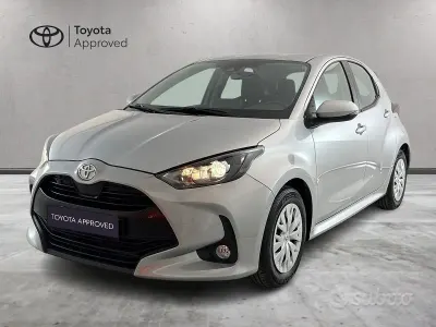Usata Toyota Yaris Active 72 CV (52 kW) 2023 Grigio Utilitaria