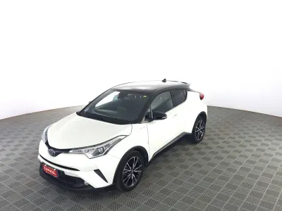 Usata Toyota C-HR 98 CV (72 kW) 2018 Pearl white & black SUV