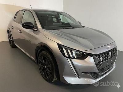 Usata Peugeot 208 GT 101 CV (74 kW) 2023 Grigio Utilitaria