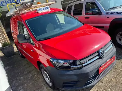 Usata VW Caddy Trendline 122 CV (89 kW) 2016 Rosso Monovolume