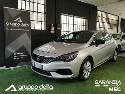Usata Opel Astra Ultimate 122 CV (89 kW) 2021 Argento Berlina