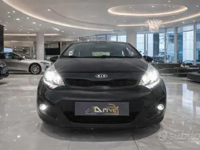 Usata Kia Rio EX 75 CV (55 kW) 2012 Grigio Berlina