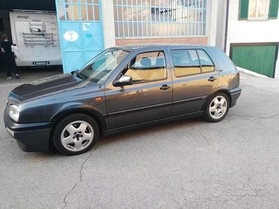 Begagnad VW Golf III GTI 116 HK (85 kW) 1993 Grå Sedan