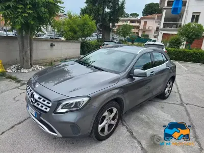Usata Mercedes GLA180 109 CV (80 kW) 2017 Grigio SUV