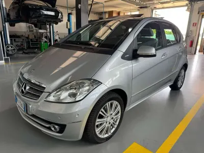 Usata Mercedes A150 Elegance 95 CV (69 kW) 2011 Argento Utilitaria