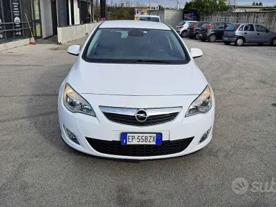 Usata Opel Astra Cosmo 125 CV (91 kW) 2013 Bianco Berlina