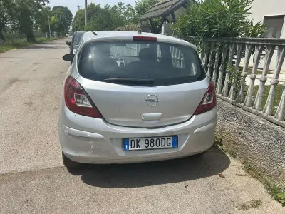 Usata Opel Corsa Edition 60 CV (44 kW) 2007 Utilitaria