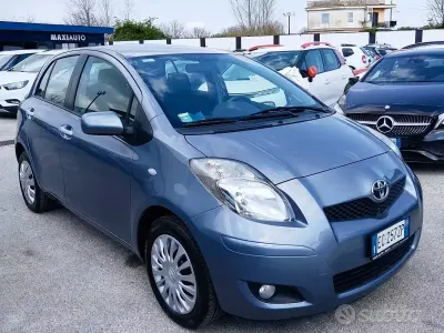 Begagnad Toyota Yaris 100 HK (73 kW) 2010 Blå Halvkombi