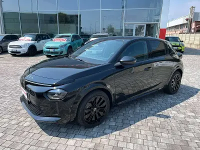 Usata Lancia Ypsilon 101 CV (74 kW) 2025 Nero Utilitaria