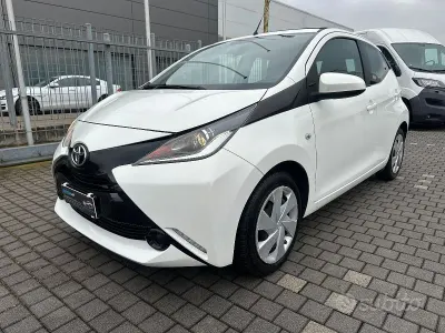 Usata Toyota Aygo X-play 68 CV (50 kW) 2017 Bianco Utilitaria