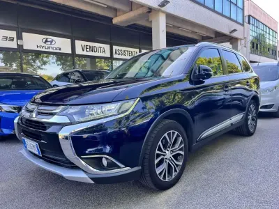 Usata Mitsubishi Outlander Instyle 150 CV (110 kW) 2016 Blu SUV