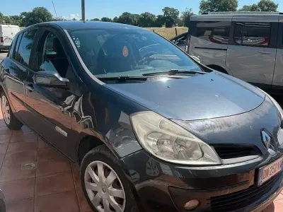 Usado Renault Clio II Rip Curl 75 CV (55 kW) 2008 Gris Berlina
