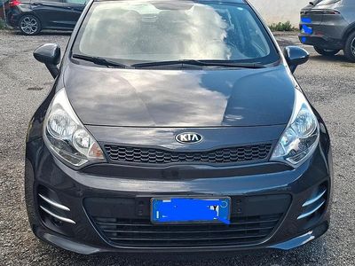 Usata Kia Rio 75 CV (55 kW) 2017 Grigio Berlina