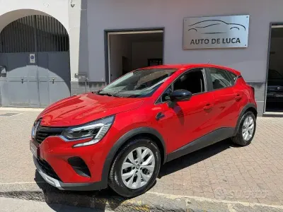 Usata Renault Captur Zen 100 CV (73 kW) 2023 Nero SUV