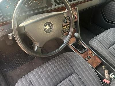 Occasion Mercedes E200 122 ch (89 kW) 1992 Berline