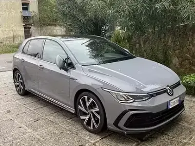 Usata VW Golf VIII R-line 131 CV (96 kW) 2020 Grigio Berlina