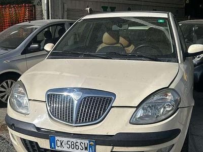Usata Lancia Ypsilon 80 CV (58 kW) 2004 Beige Utilitaria