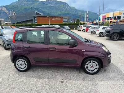 Usata Fiat Panda Lounge 69 CV (50 kW) 2013 Viola Utilitaria