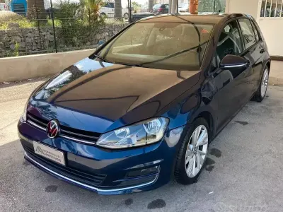 Używany VW Golf VII Highline 110 KM (80 kW) 2015 Niebieski Sedan/Limuzyna