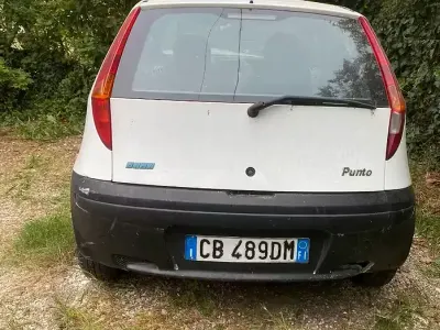 Usata Fiat Punto 60 CV (44 kW) 2002 Bianco Utilitaria