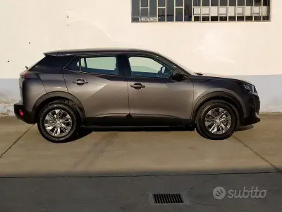 Usata Peugeot 2008 Active 131 CV (96 kW) 2022 Grigio SUV