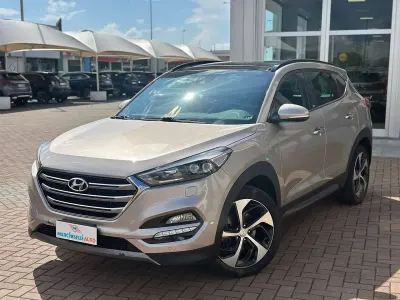 Usata Hyundai Tucson Xpossible 136 CV (100 kW) 2016 Grigio SUV