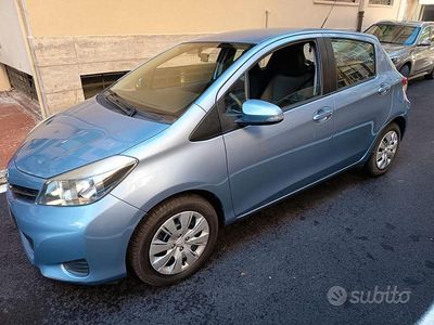 Usata Toyota Yaris 2011 Grigio Berlina