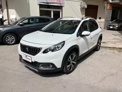 Usata Peugeot 2008 Allure 100 CV (73 kW) 2017 Bianco SUV