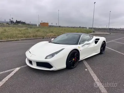 Usata Ferrari 488 670 CV (492 kW) 2016 Bianco Coupé