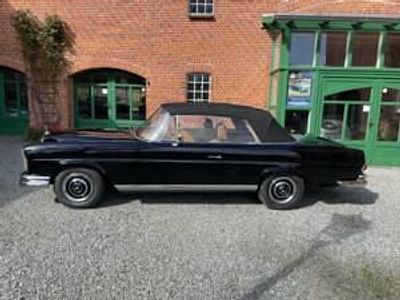 Usata Mercedes 280 Classic 160 CV (117 kW) 1968 Nero Cabrio