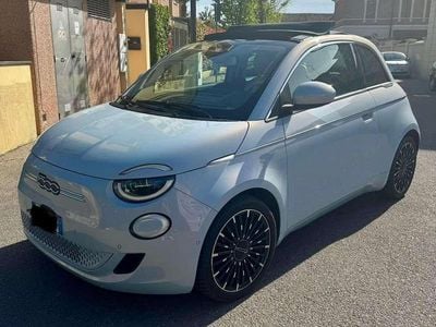 Usata Fiat 500e La Prima 86 kW (118 CV) 2022 Blu/azzurro Cabrio