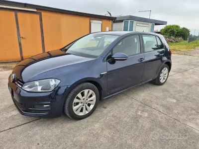 Second-hand VW Golf VII 110 CP (80 kW) 2017 Albastru Berlinǎ