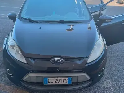 Usata Ford Fiesta Titanium 70 CV (51 kW) 2012 Nero Berlina