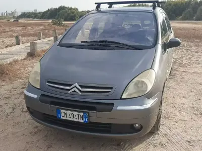 Usata Citroën Xsara Picasso 95 CV (69 kW) 2004 Grigio Monovolume