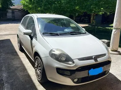 Usata Fiat Grande Punto 65 CV (47 kW) 2011 Bianco Utilitaria