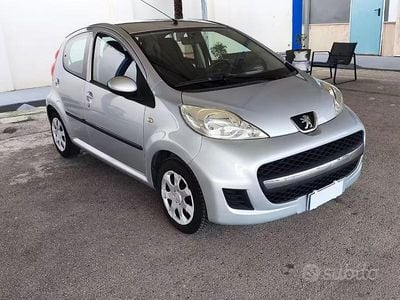 Usata Peugeot 107 68 CV (50 kW) 2009 Grigio Utilitaria