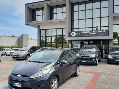 Usata Ford Fiesta Titanium 90 CV (66 kW) 2010 Grigio Berlina