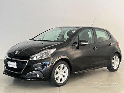 Usata Peugeot 208 Allure 82 CV (60 kW) 2017 Blu Utilitaria
